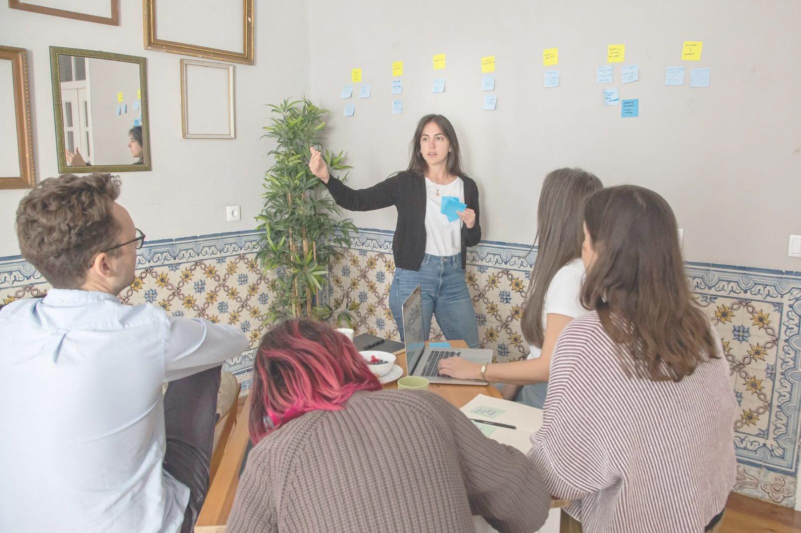 Análisis financiero avanzado con herramientas digitales modernas